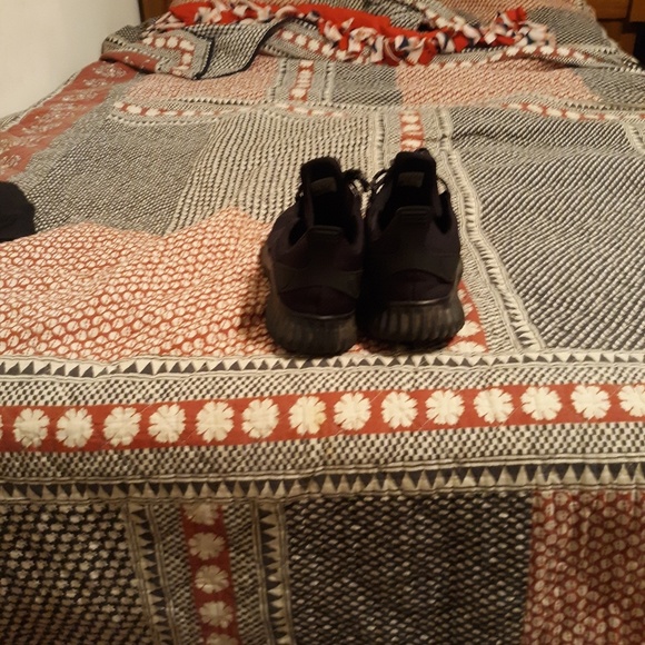 Adidas shoes - Picture 2 of 4